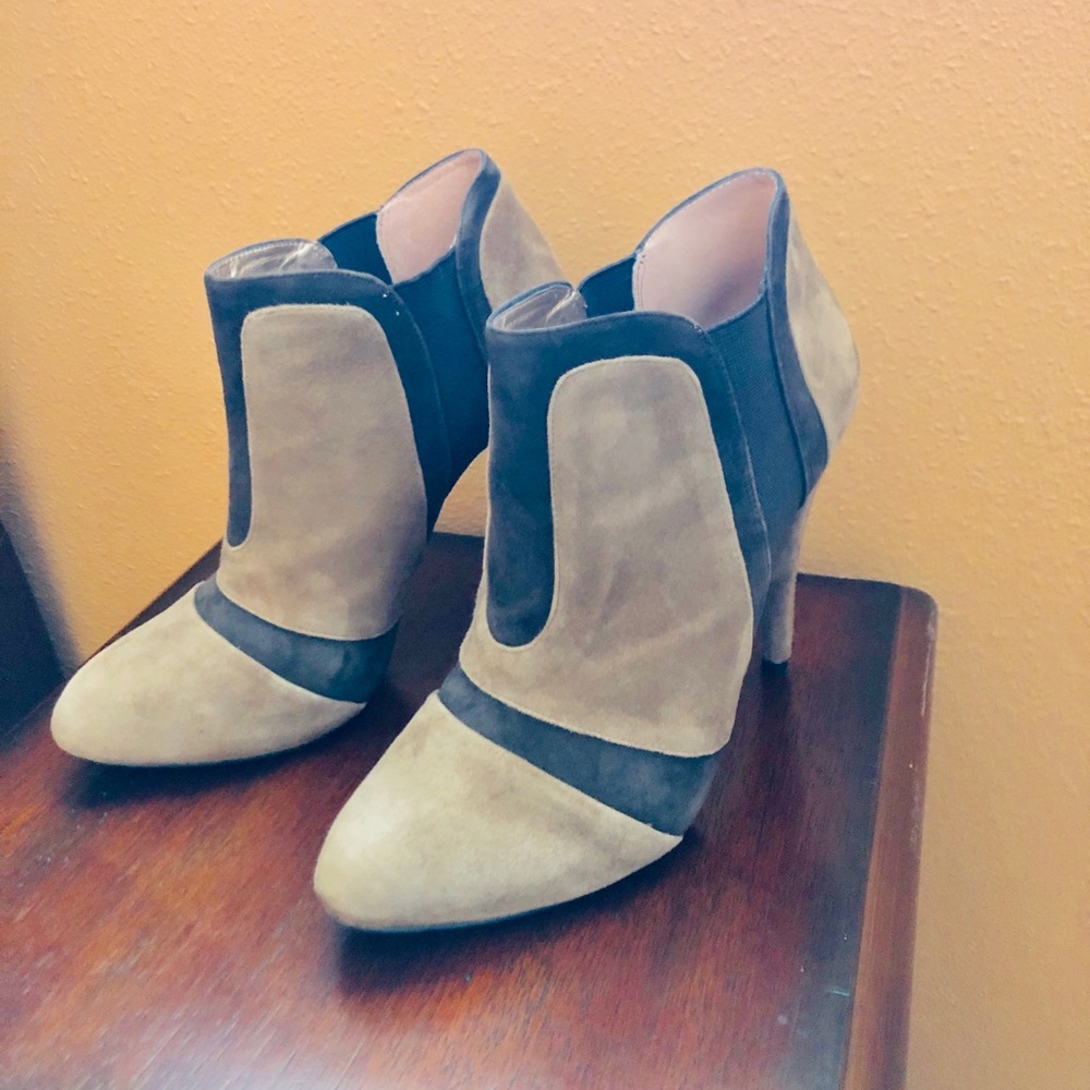 BCBG Ladies high heels booties
